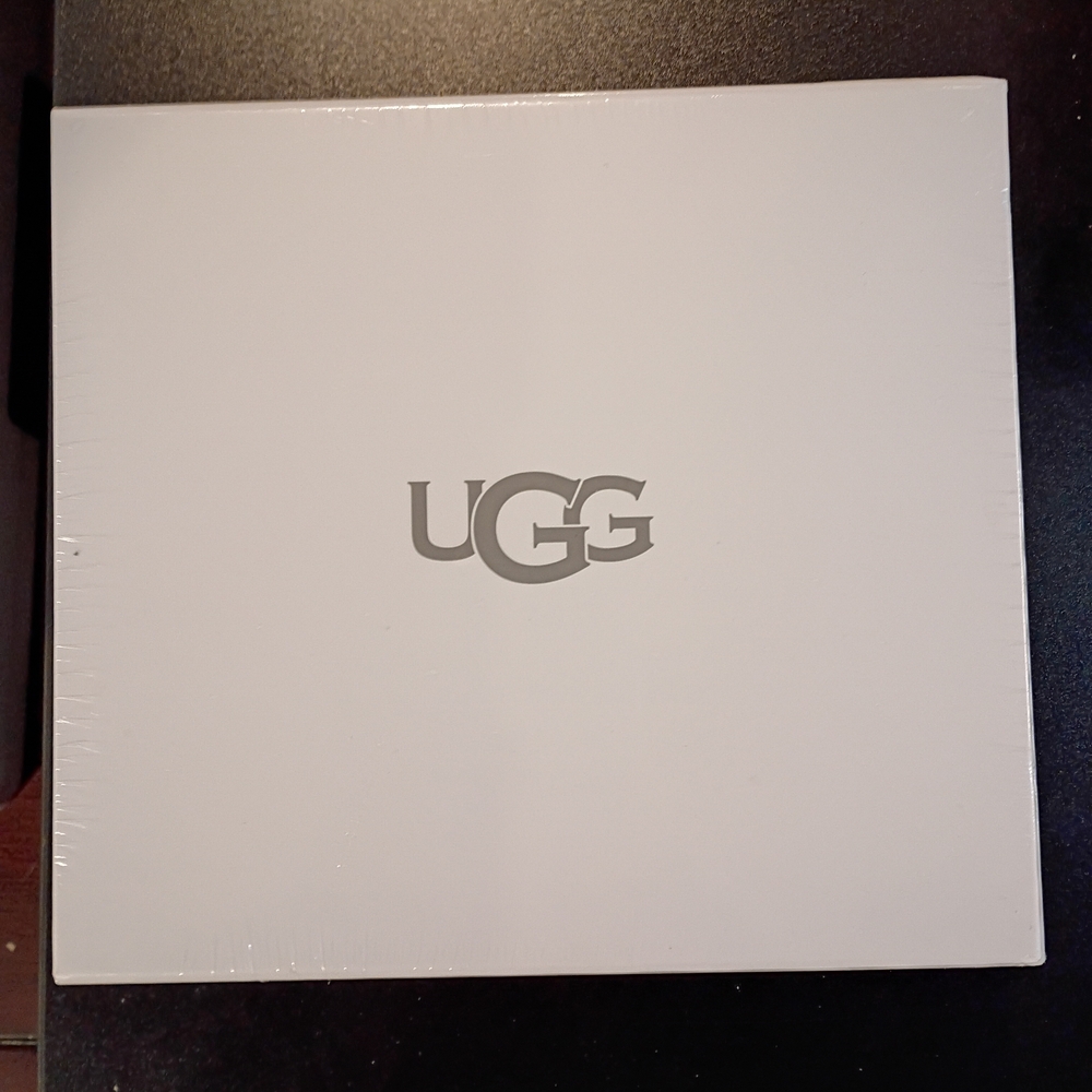 Ugg White Box - image 1